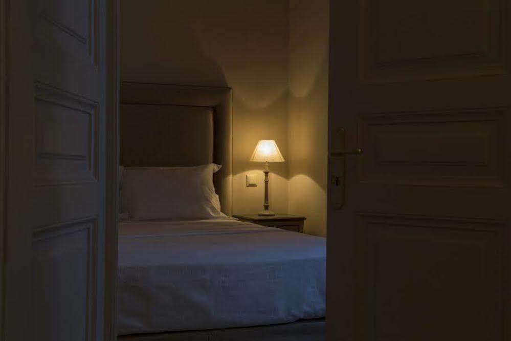 Home & Art Suites أثينا المظهر الخارجي الصورة