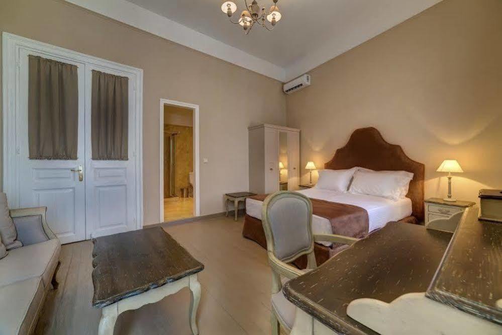 Home & Art Suites أثينا المظهر الخارجي الصورة