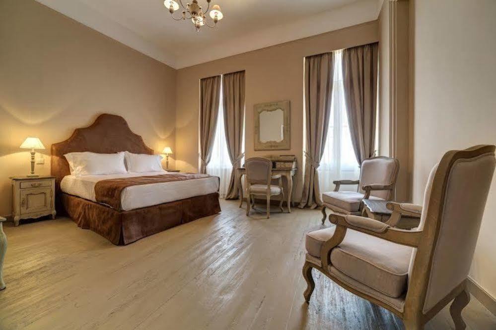 Home & Art Suites أثينا المظهر الخارجي الصورة